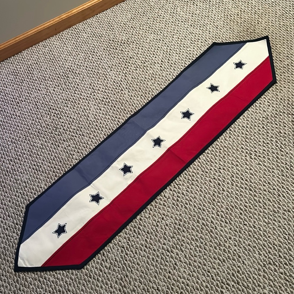 Patriotic tablerunner. Heavy material.from Kohls Smoke free pet free home